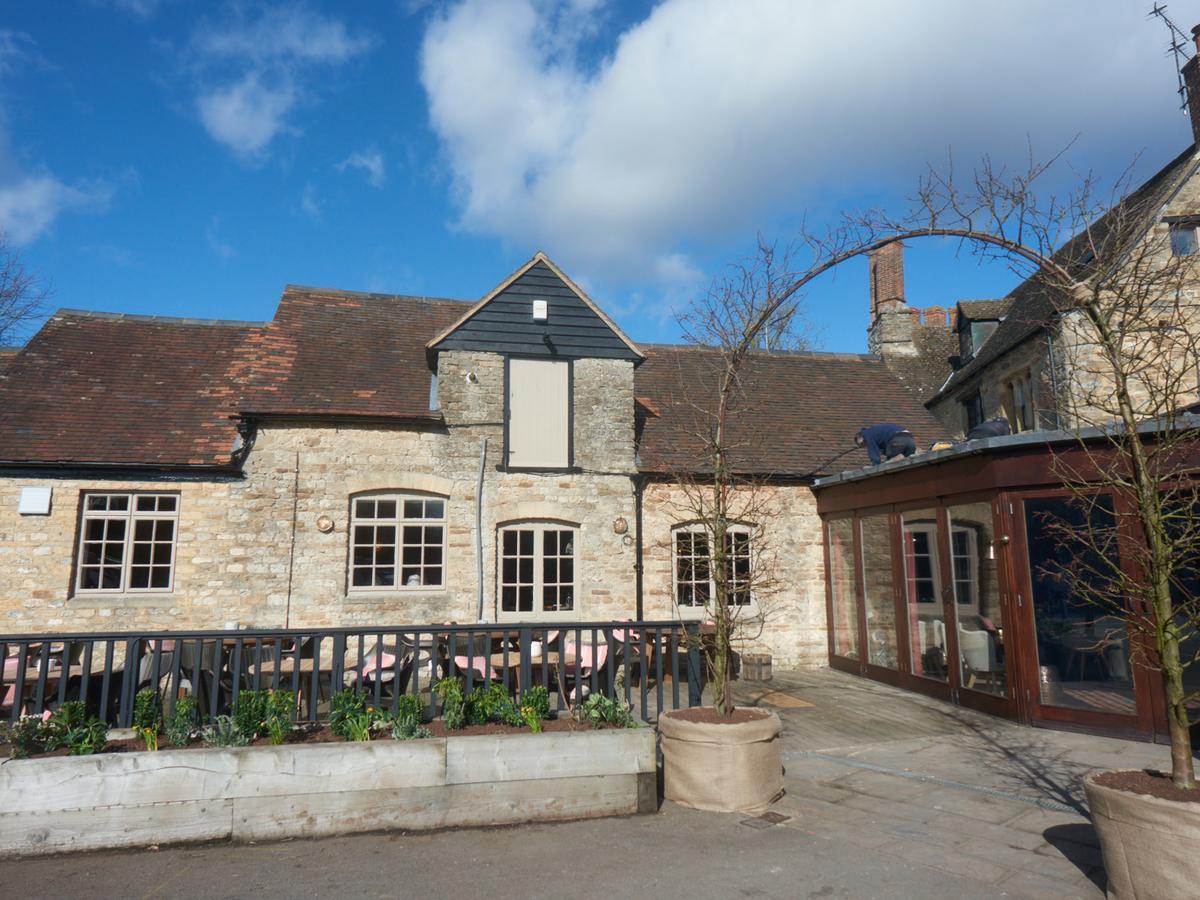 Bear And Ragged Staff Hotel Cumnor Exterior photo