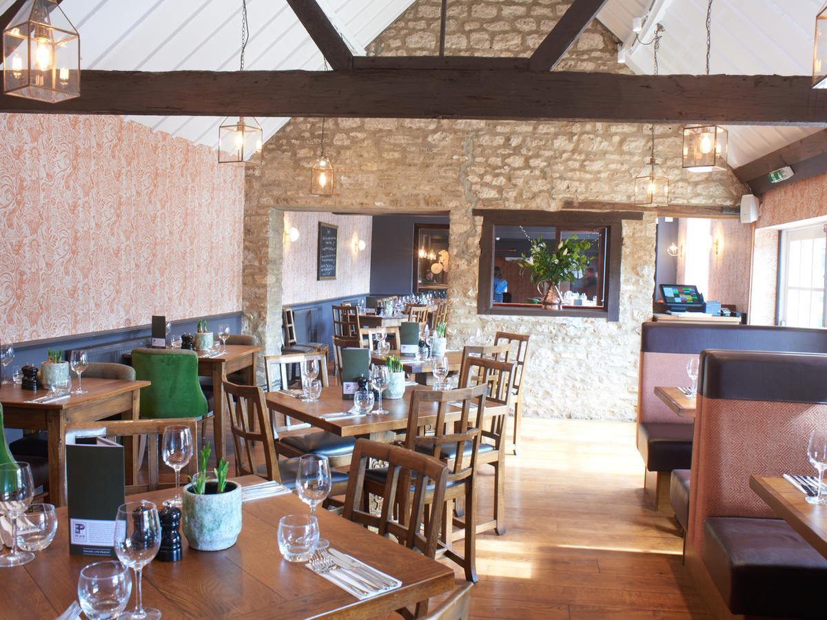 Bear And Ragged Staff Hotel Cumnor Exterior photo